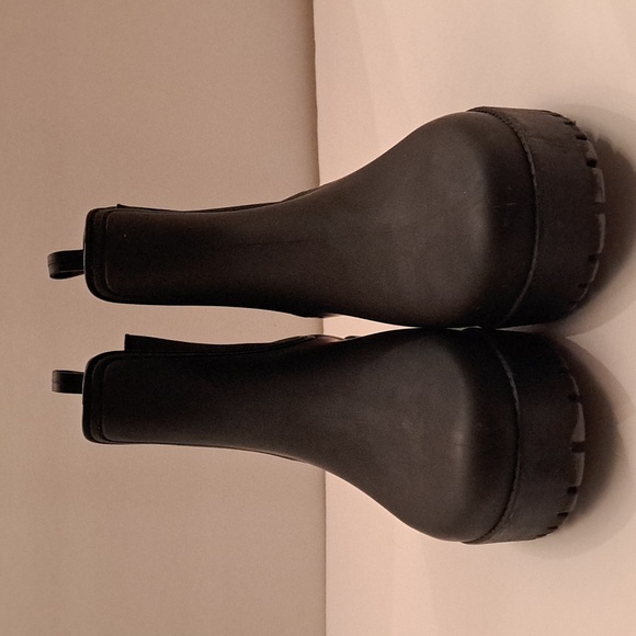 Jeffery Campbell woman's size 9 EU 39 matte black waterproof chelsea rain boot - Picture 4 of 8